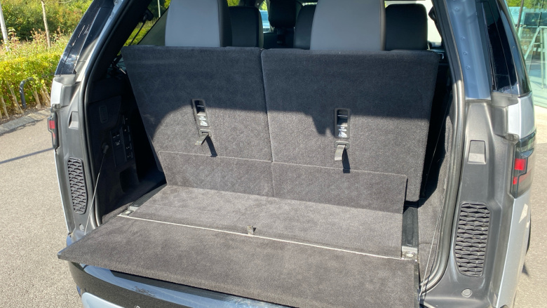 Land Rover Discovery 3.0 D300 R-Dynamic HSE 5dr Auto Diesel Station Wagon